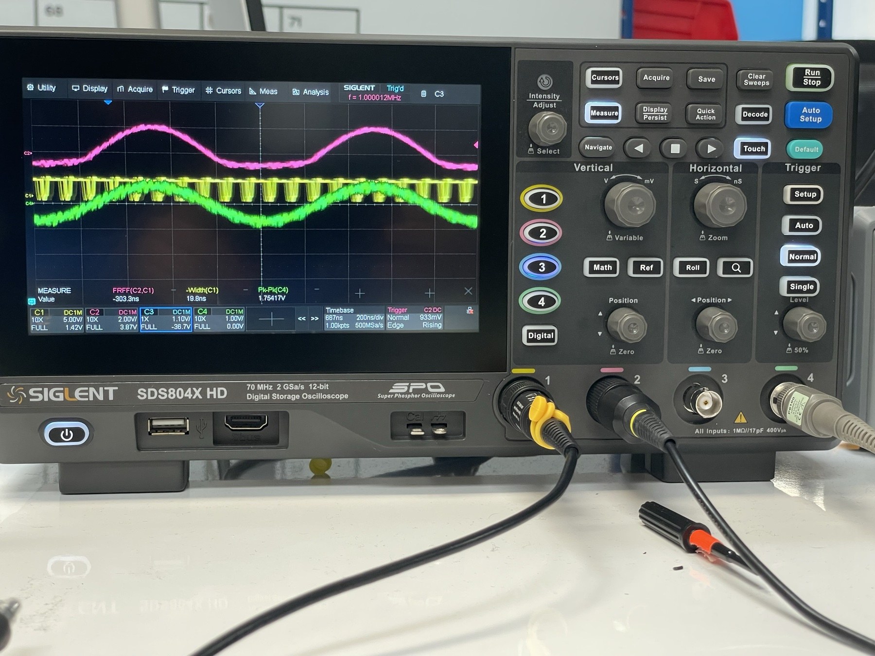 VI Probe bench capture on a Siglent oscilloscope